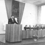 Заседание Копейского городского Совета депутатов трудящихся (актовый зал музыкальной школы №   1; 70-е годы ХХ века).