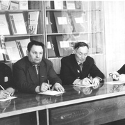Тиссен Арнольд Иванович (третий слева) на заседании постоянной комиссии по городскому хозяйству